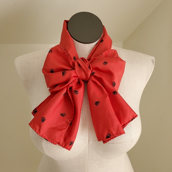 80s Vintage Red & Black Triangle Pattern Silk Scarf - Picture 4 of 6